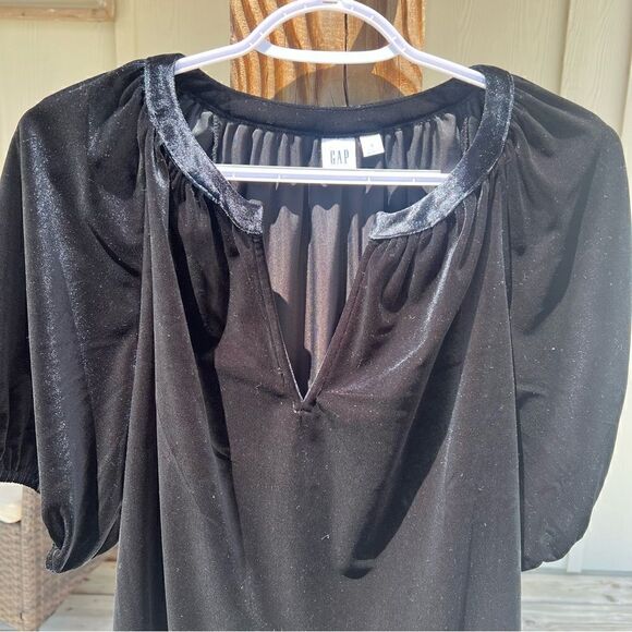 Gap Velvet short puff sleeve v neck blouse in black size small - Picture 9 of 16